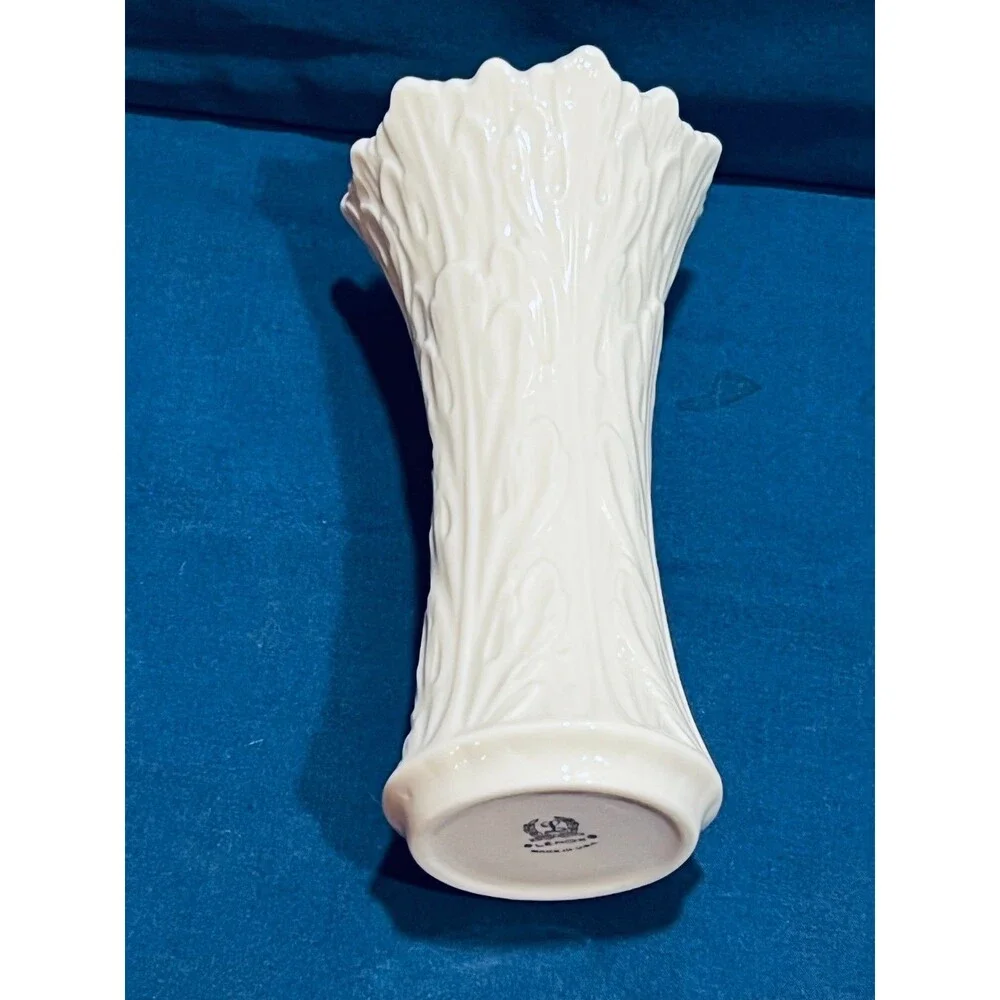 Vintage Lenox Woodland Vase Ivory Porcelain Acanthus Leaf Scalloped 6
